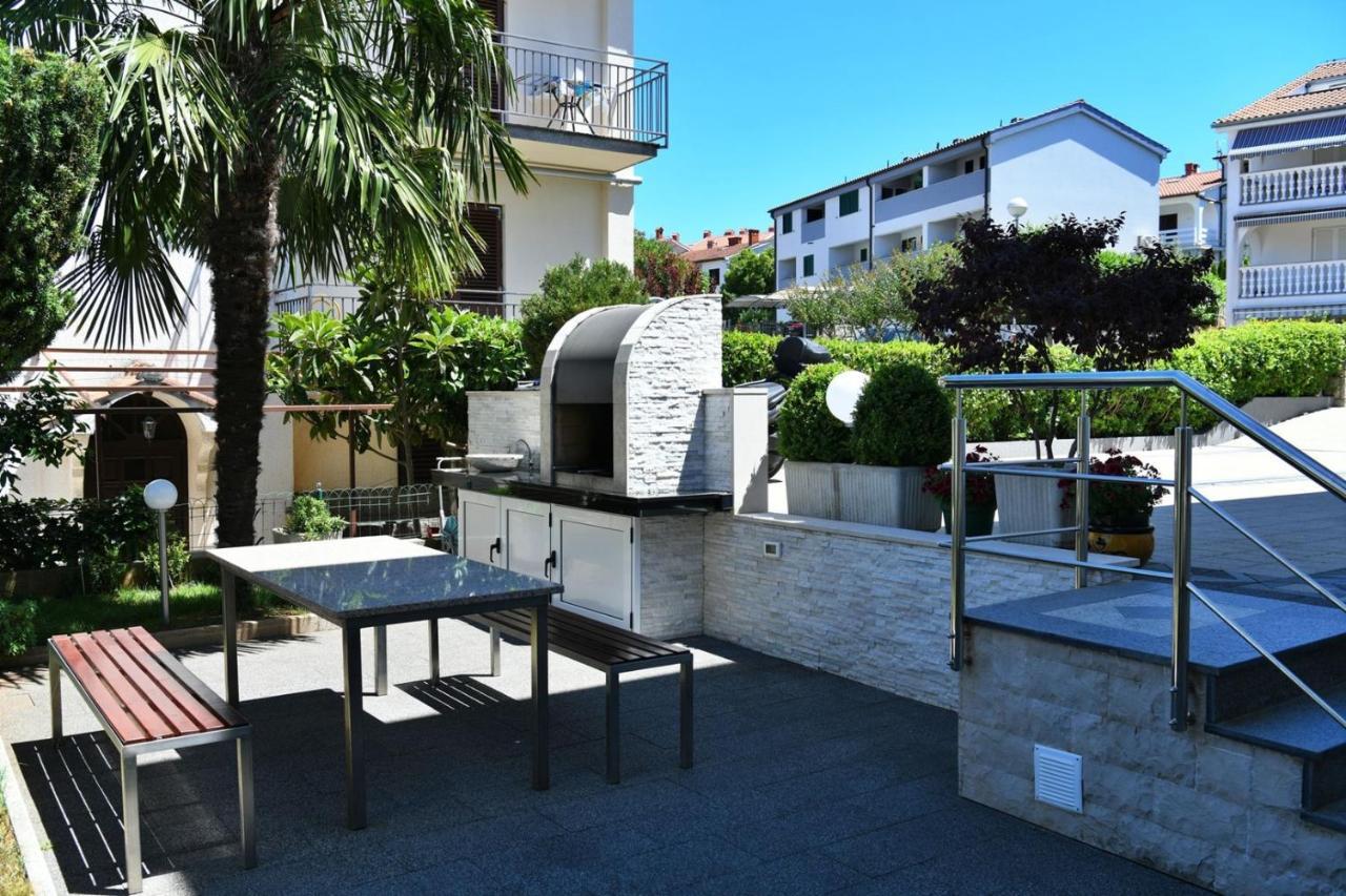 Apartments Mary Malinska Zewnętrze zdjęcie